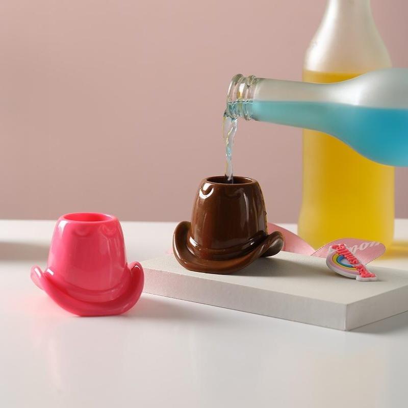 壊れにくいカウボーイハット型のワイングラス。繰り返し使えるカ - Wine Beer Hat のレビューと価格